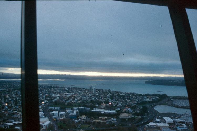 Nächtliches Auckland vom Sky Tower aus